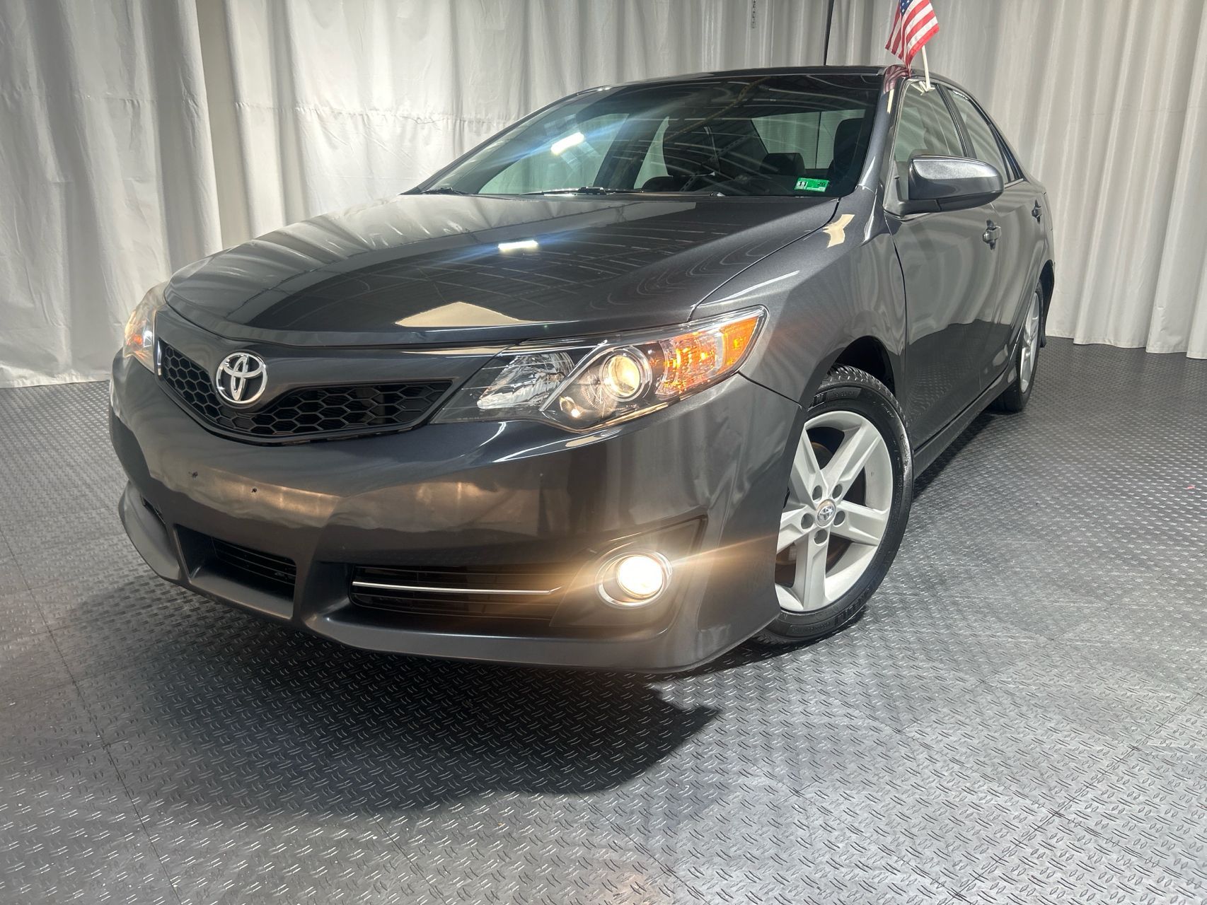 2012 Toyota Camry SE's photo