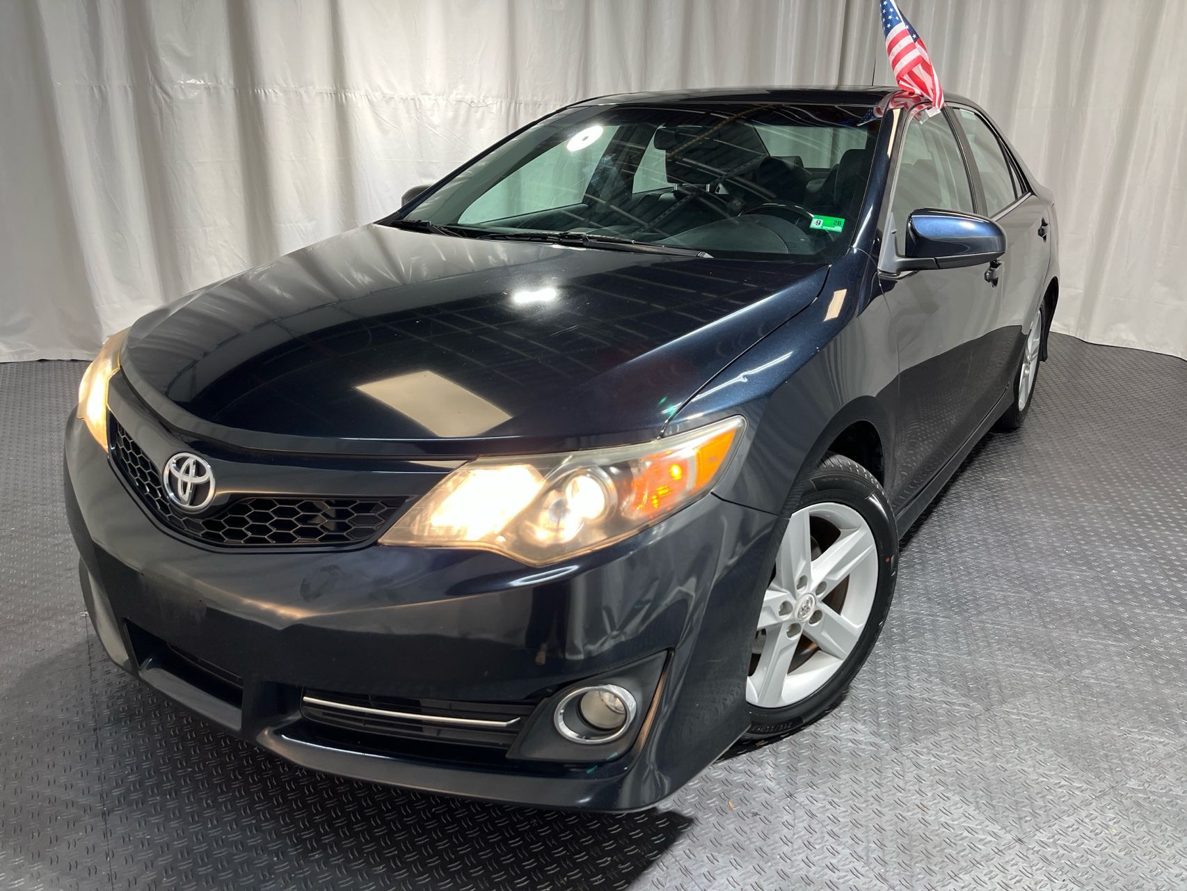 2012 Toyota Camry SE's photo