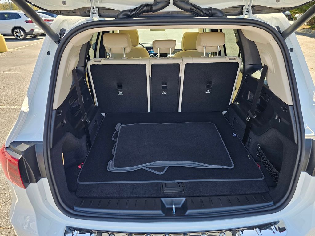 2026 Mercedes-Benz GLB 25
