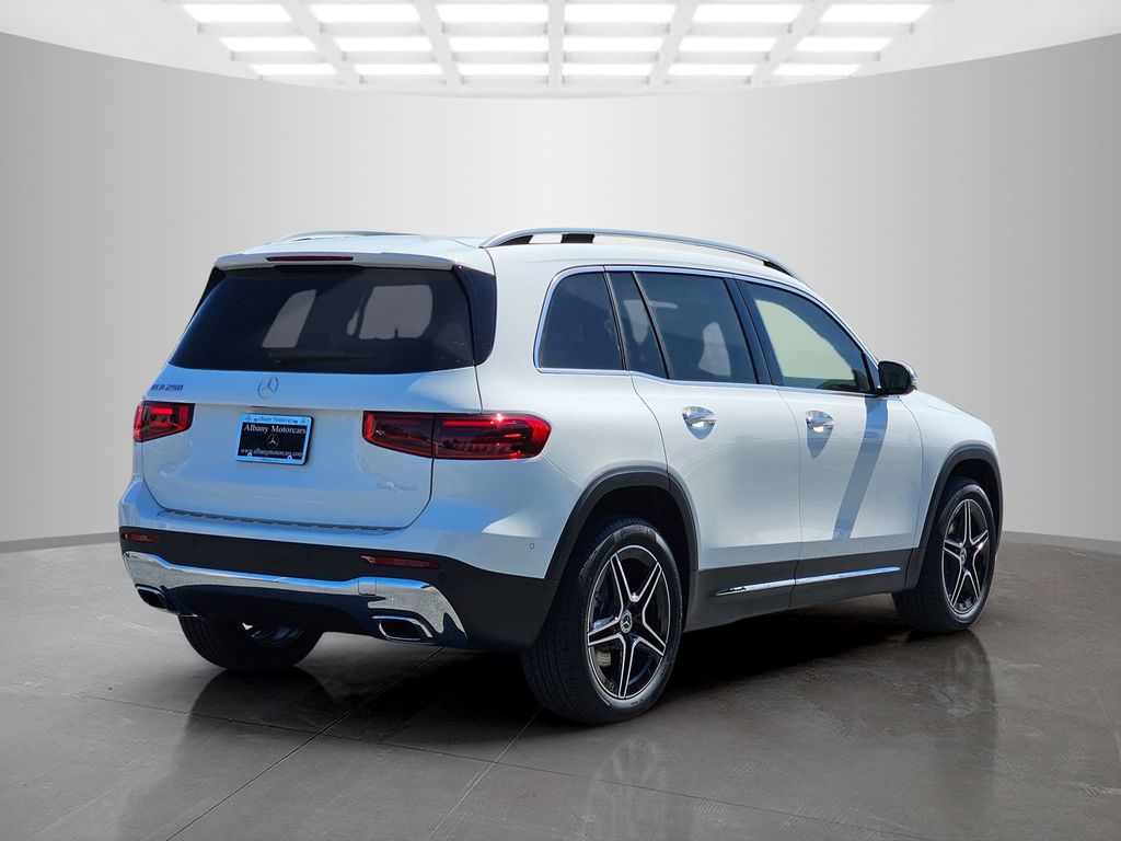 2026 Mercedes-Benz GLB 6