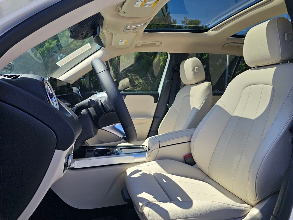 2026 Mercedes-Benz GLB 14