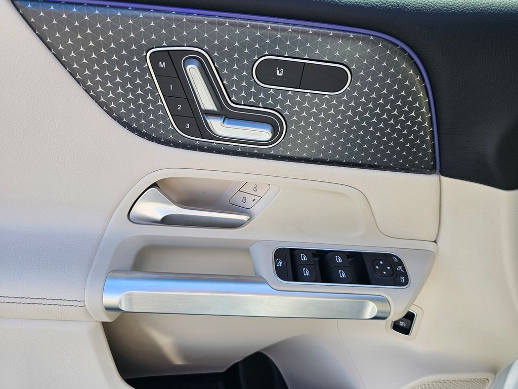 2026 Mercedes-Benz GLB 17