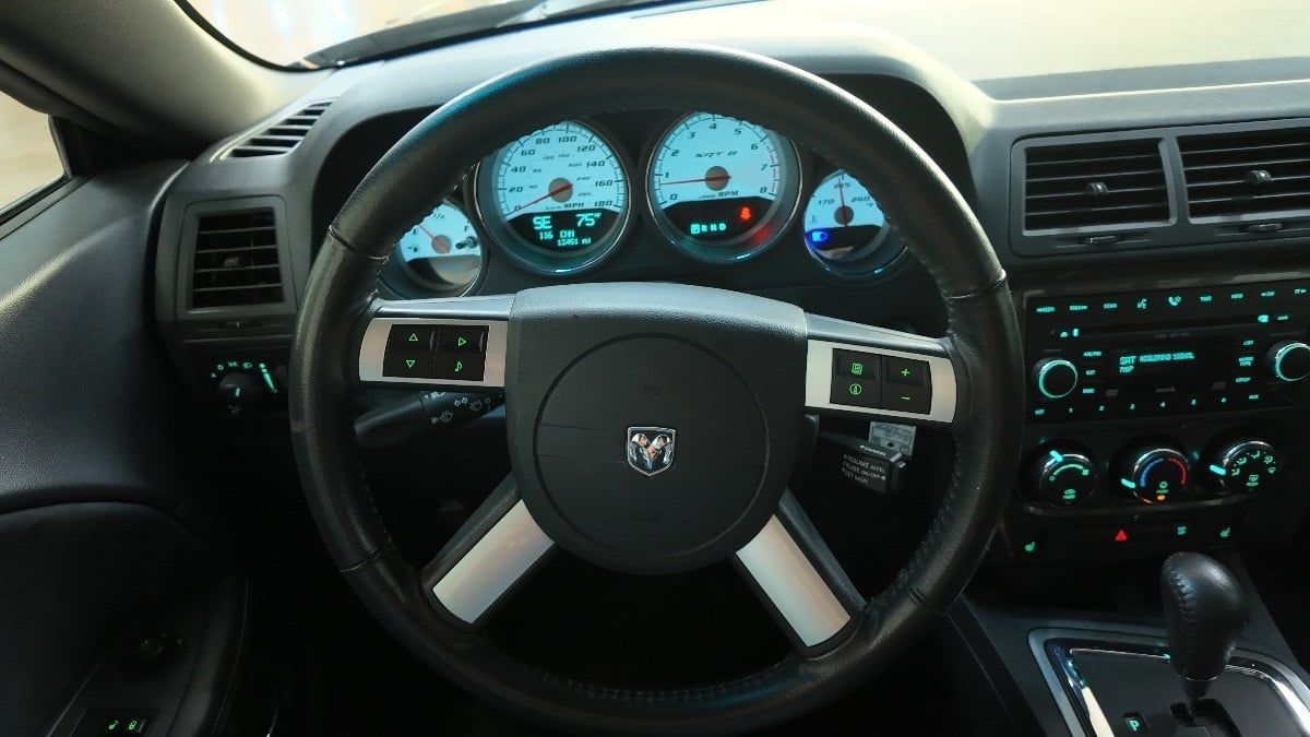 2008 Dodge Challenger thumbnail 16