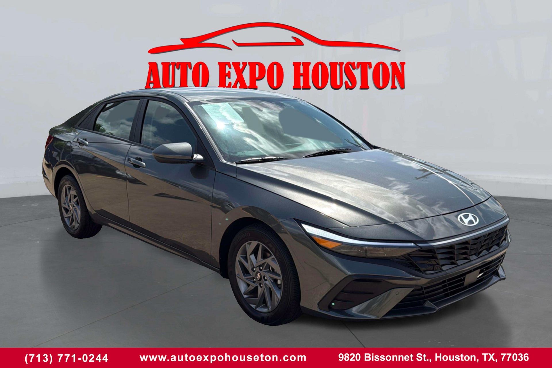 2024 Hyundai Elantra SEL photo 3