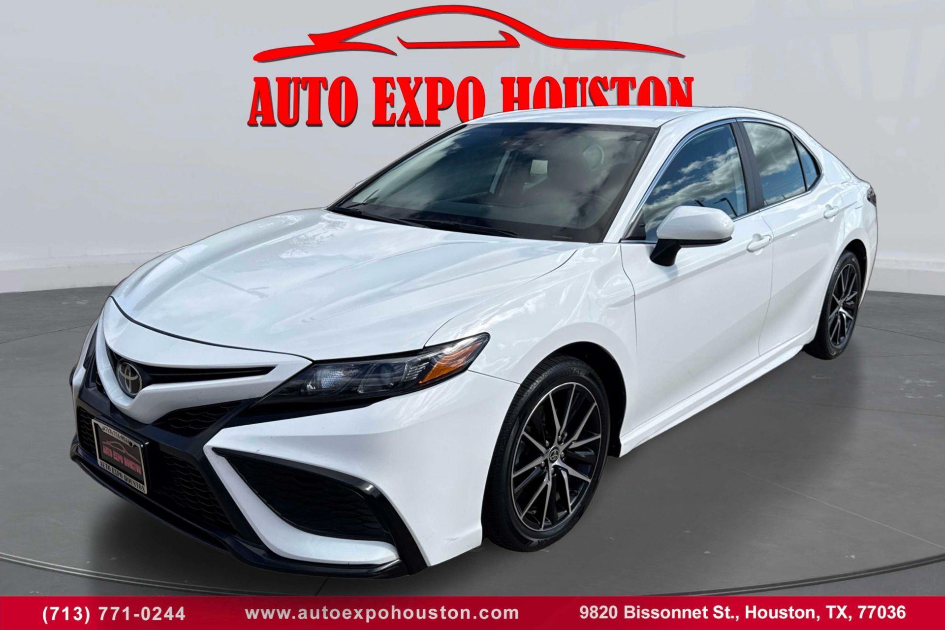 2021 Toyota Camry SE's photo