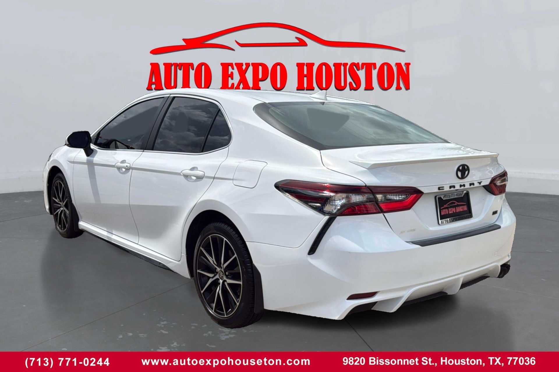 2021 Toyota Camry SE Nightshade Edition photo 4