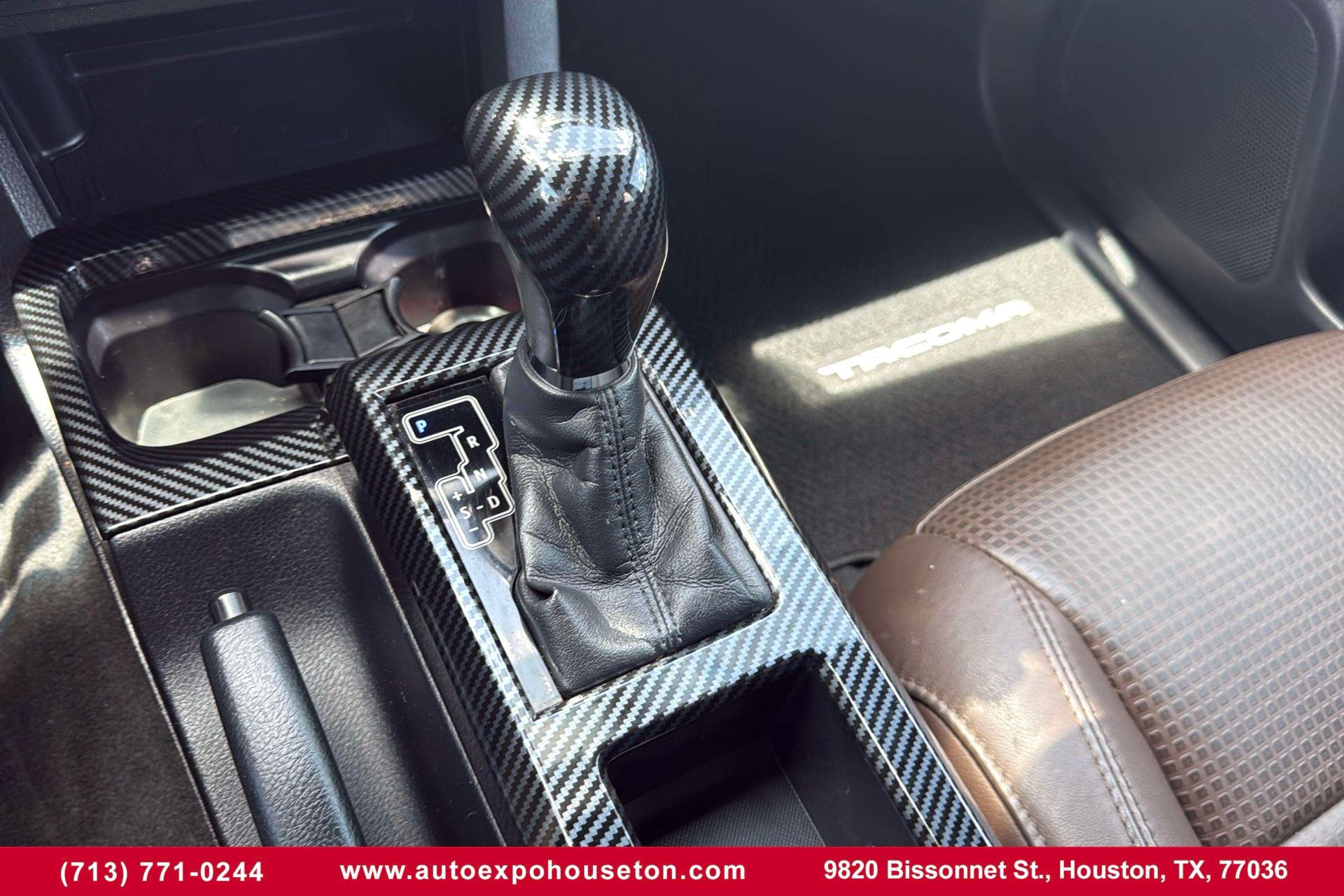 2016 Toyota Tacoma Limited photo 10