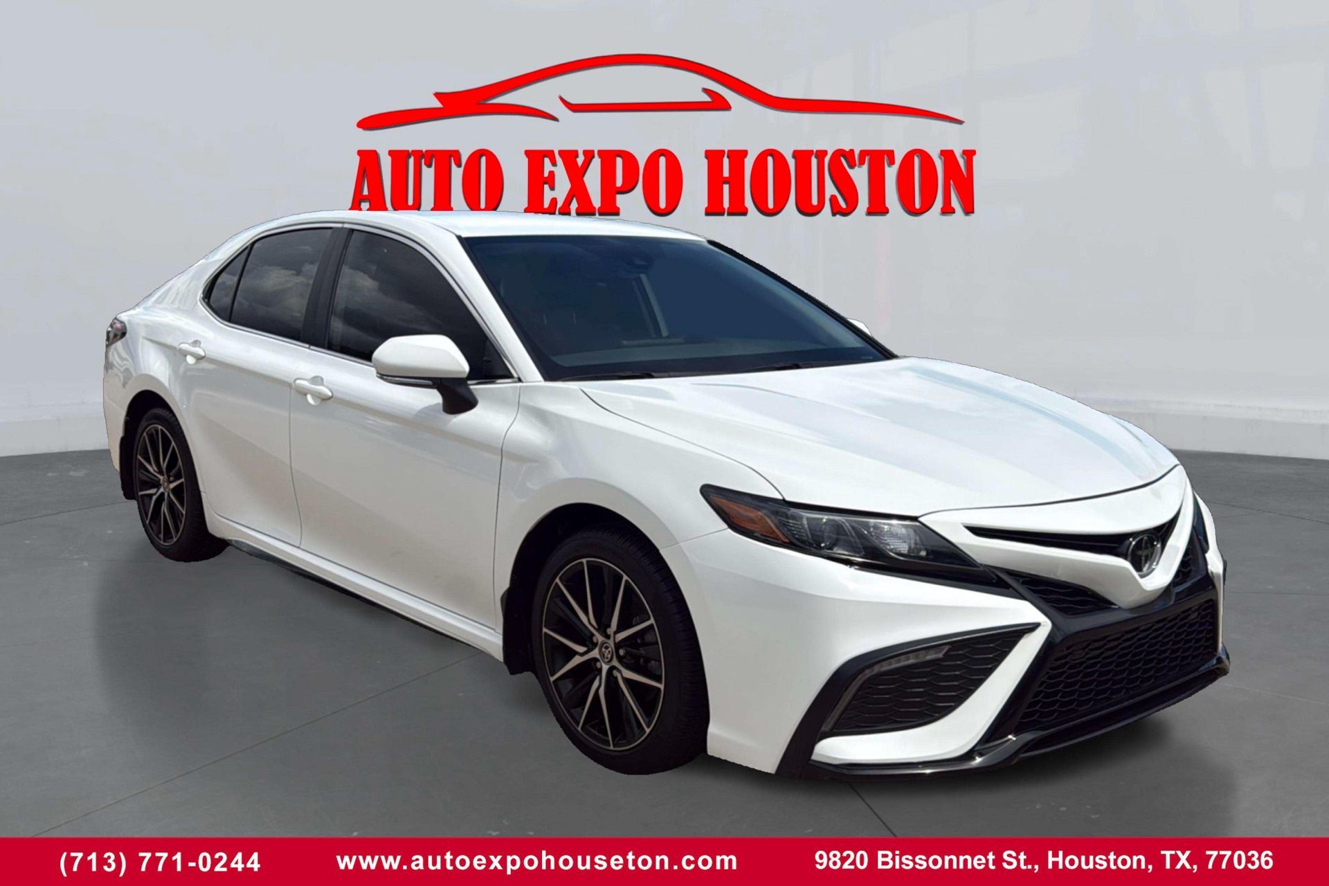 2021 Toyota Camry SE Nightshade Edition photo 3