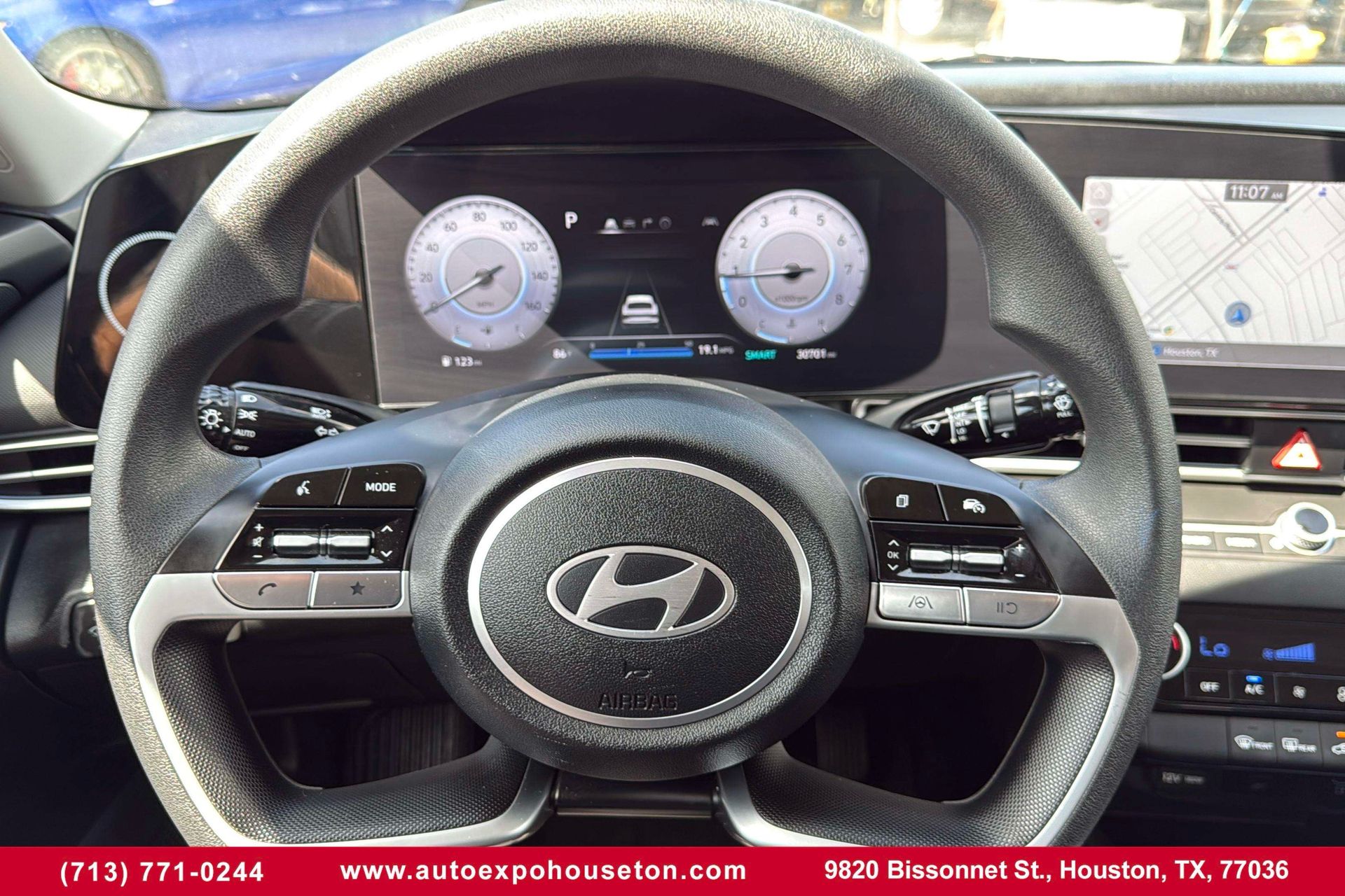 2024 Hyundai Elantra SEL photo 8