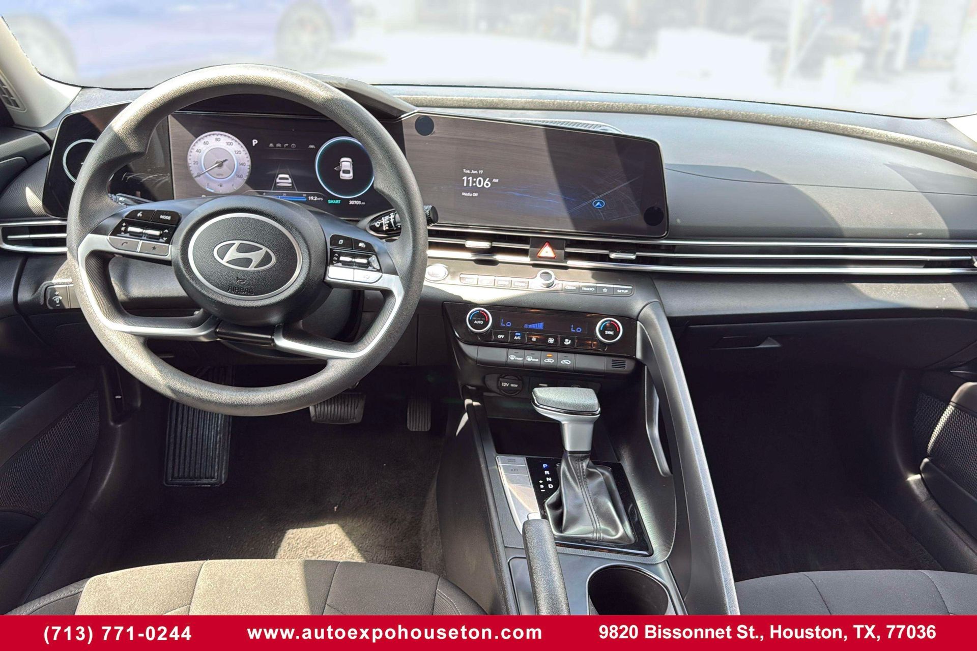 2024 Hyundai Elantra SEL photo 15