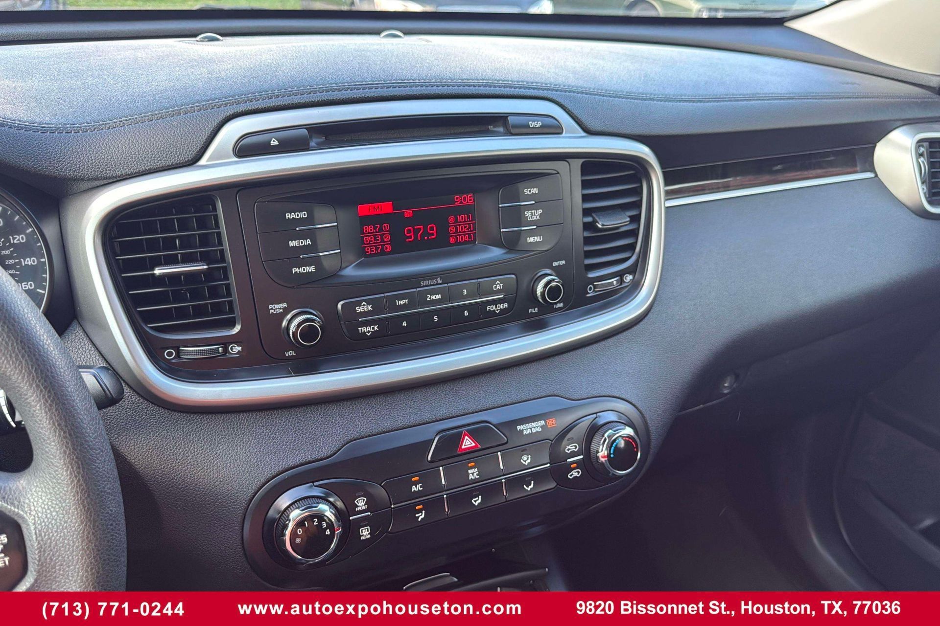 2017 Kia Sorento L photo 10