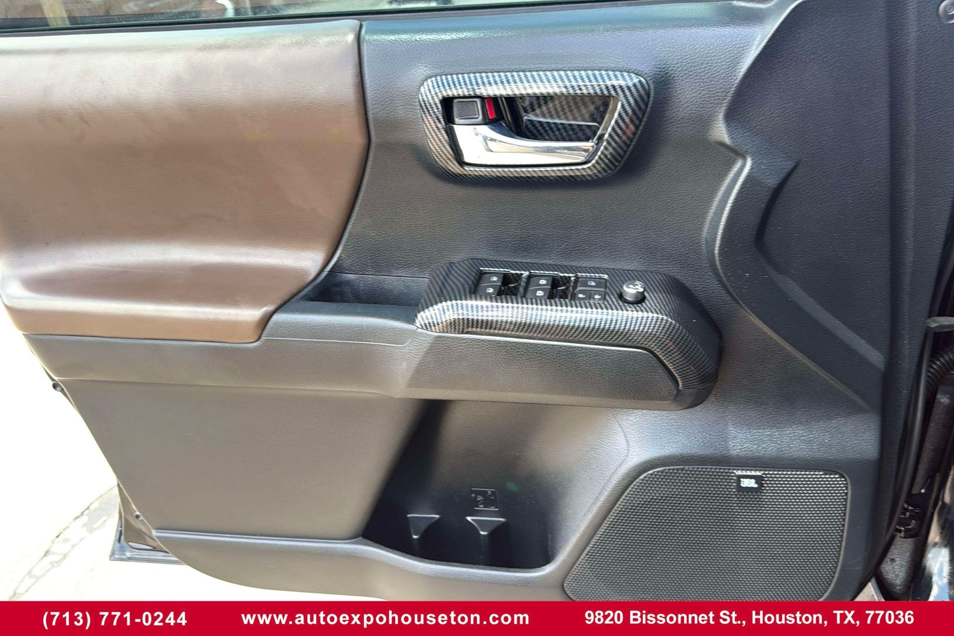 2016 Toyota Tacoma Limited photo 11