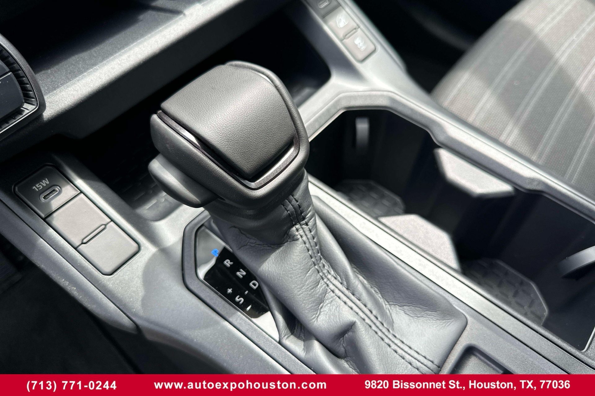 2026 Toyota RAV4 Plug-in Hybrid SE - Photo 18