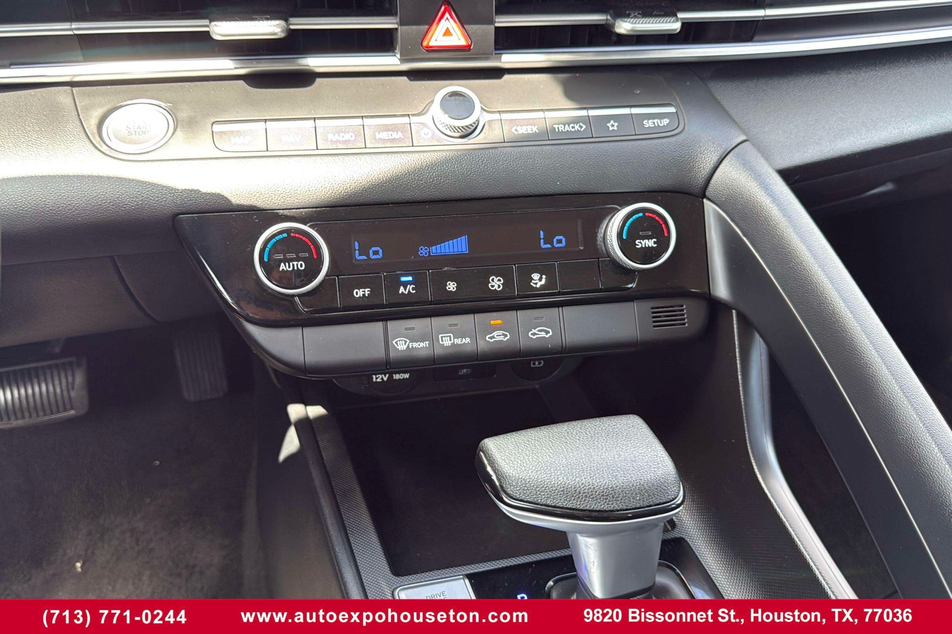 2024 Hyundai Elantra SEL photo 9