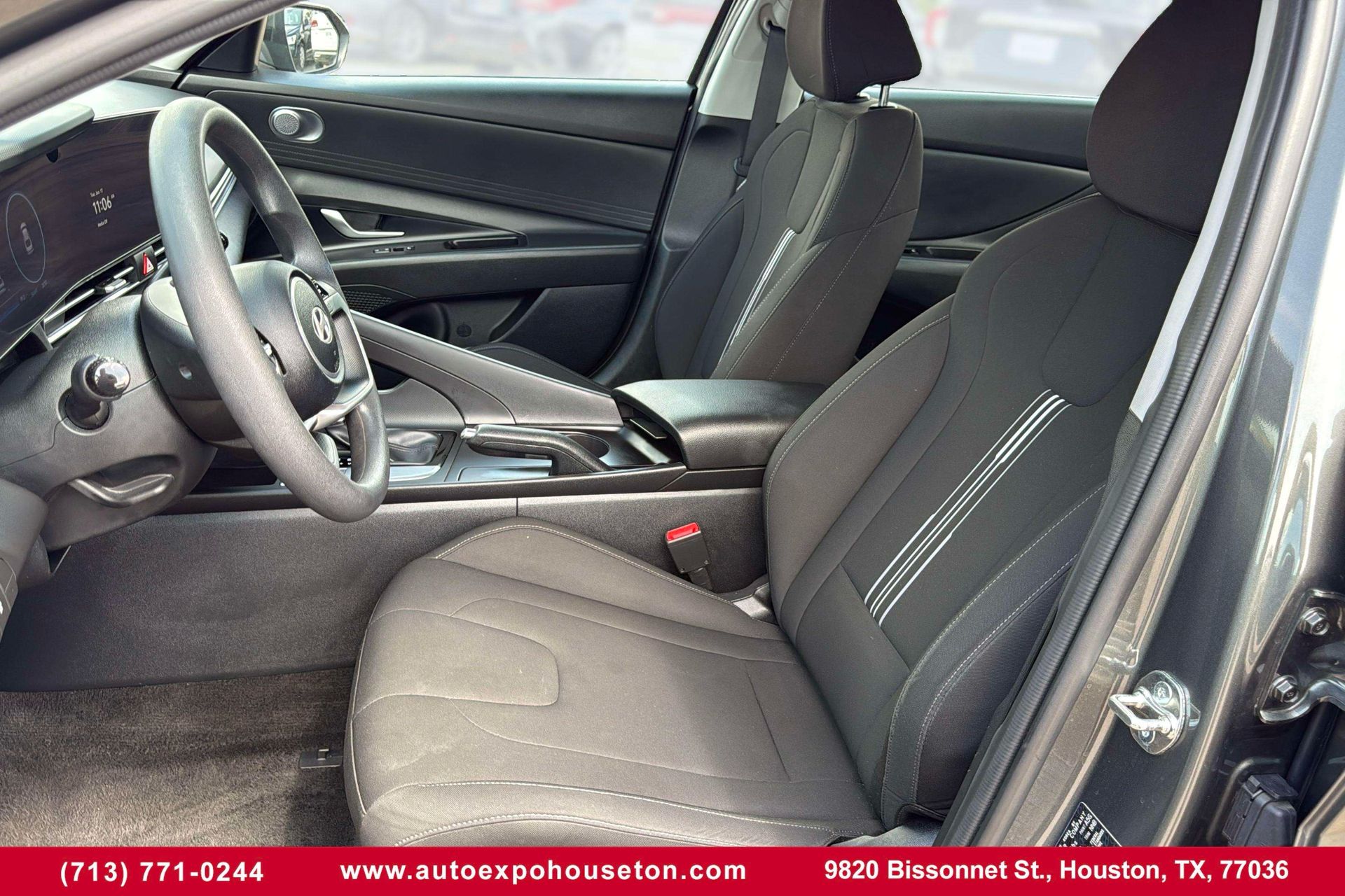2024 Hyundai Elantra SEL photo 17