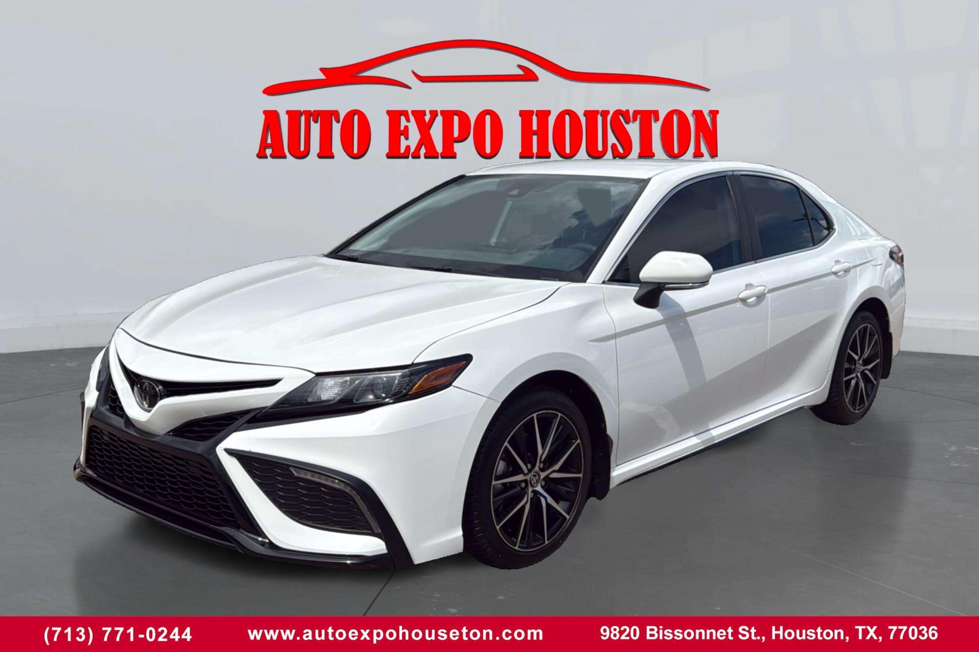 2023 Toyota Camry SE's photo