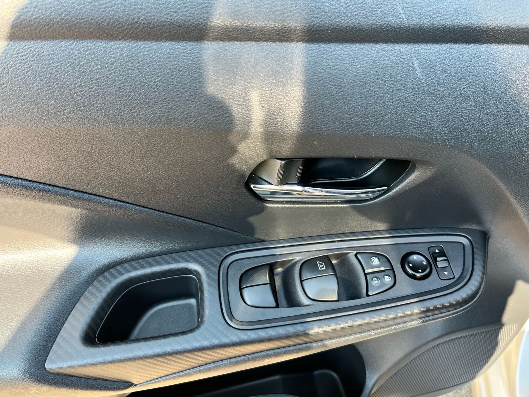 2023 Nissan Versa SV photo 11