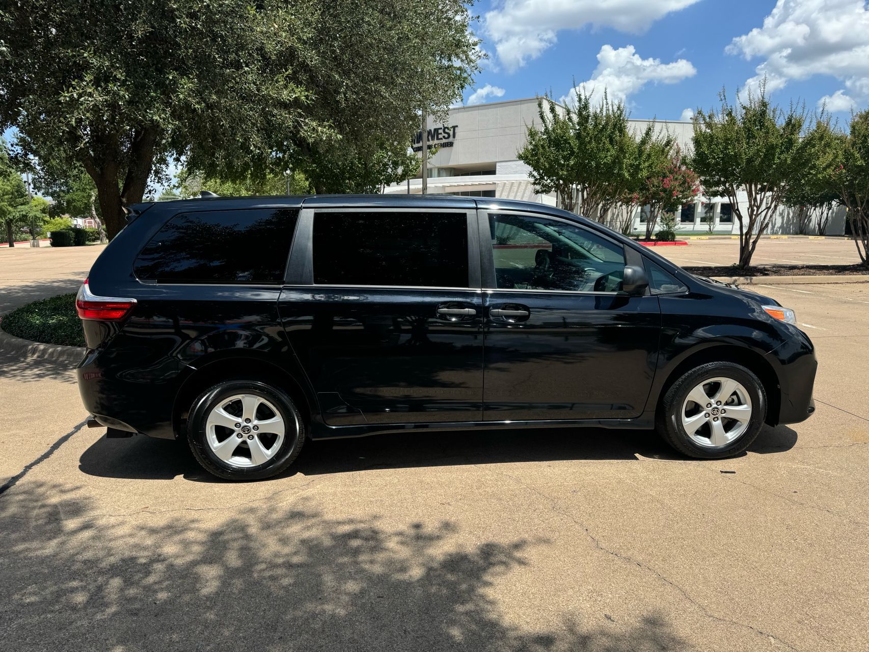 2018 Toyota Sienna XLE Limited Premium photo 33