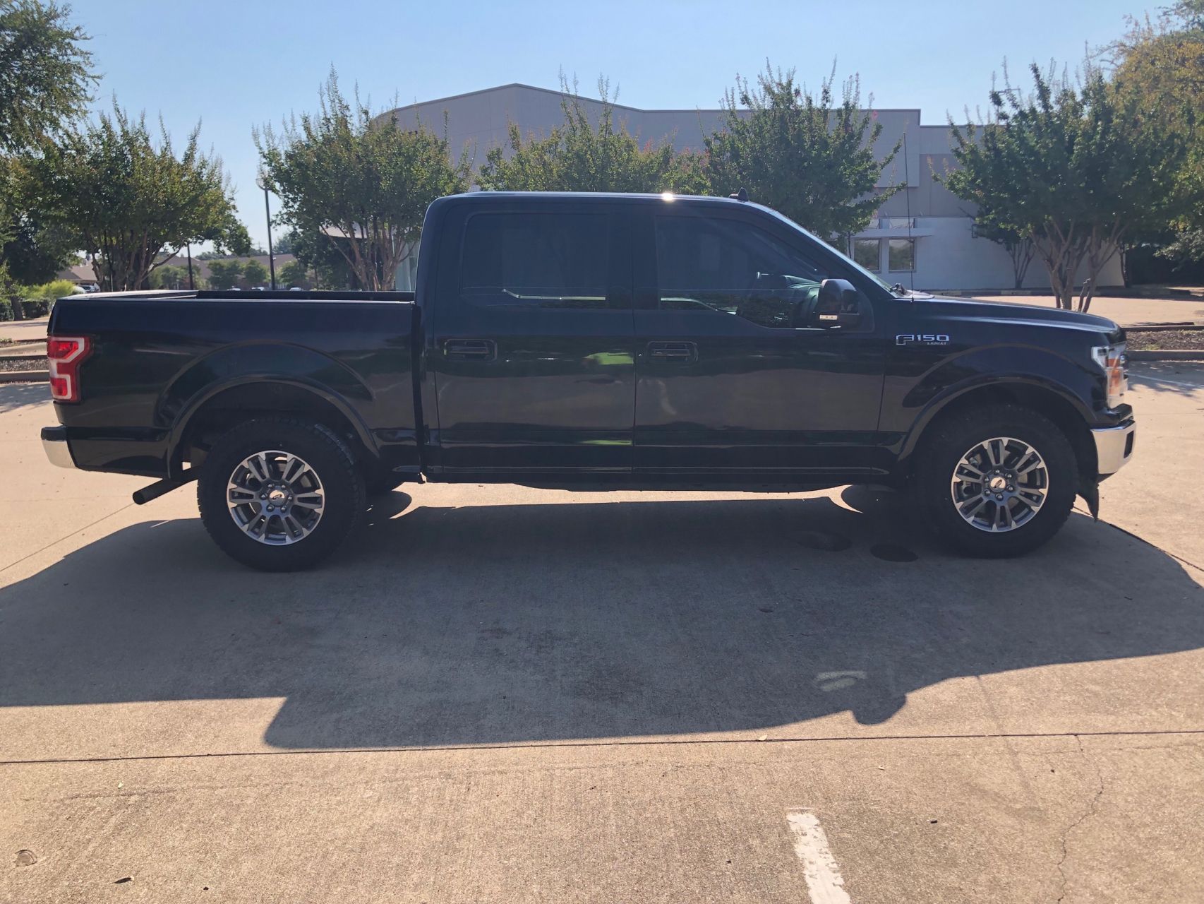 2019 Ford F-150 Lariat photo 2