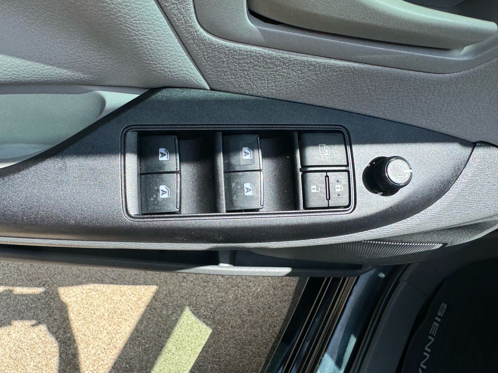 2018 Toyota Sienna XLE Limited Premium photo 40