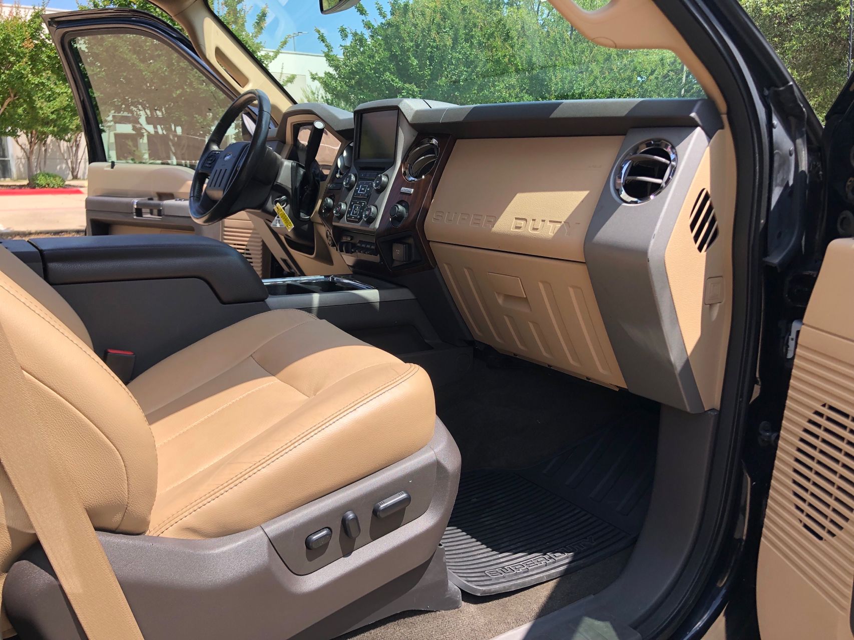 2016 Ford F-250 Lariat photo 18
