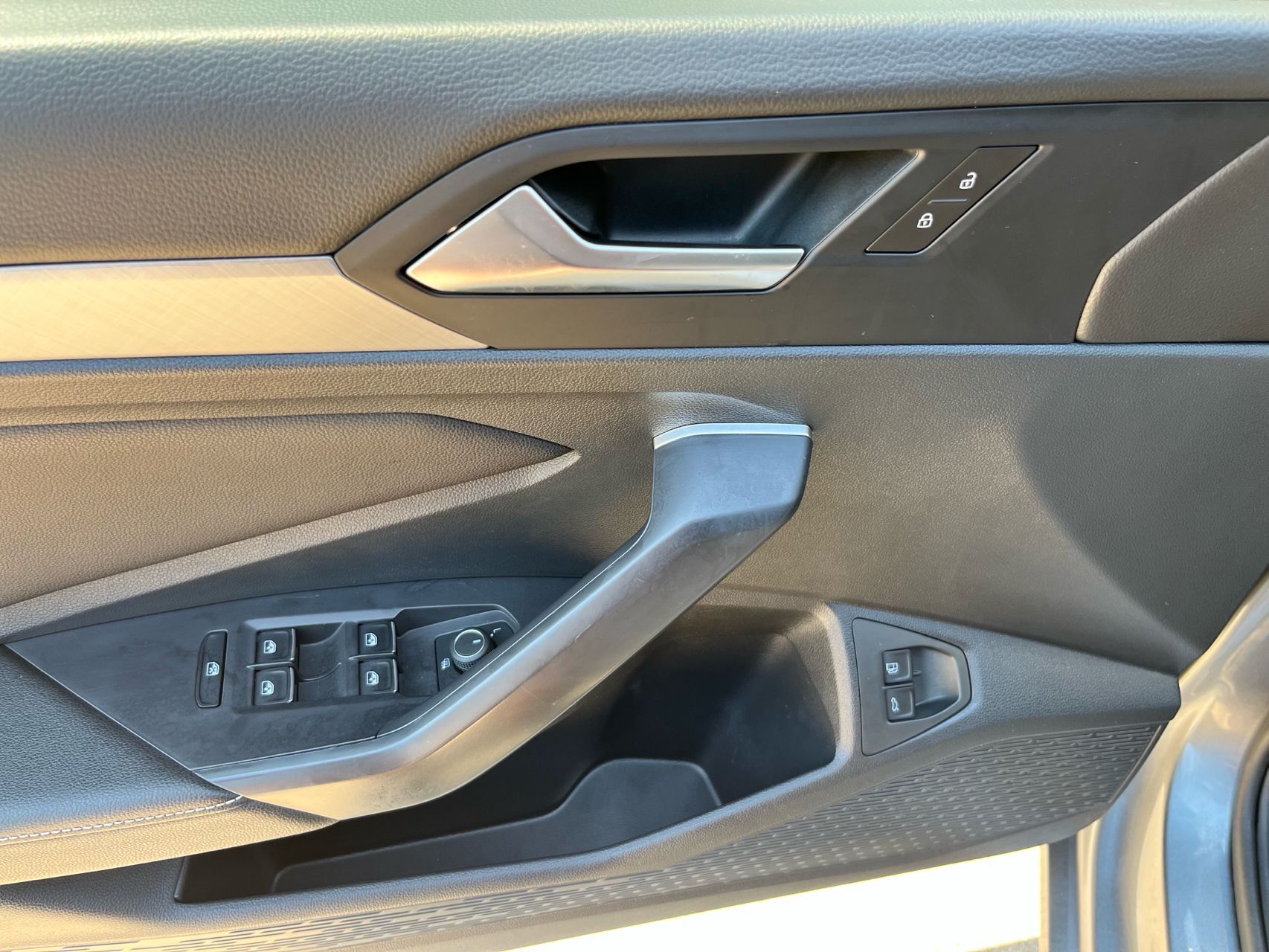 2024 Volkswagen Jetta SE photo 8