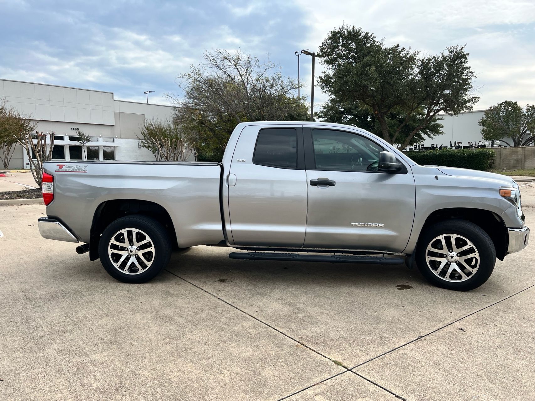 2018 Toyota Tundra SR5 photo 2