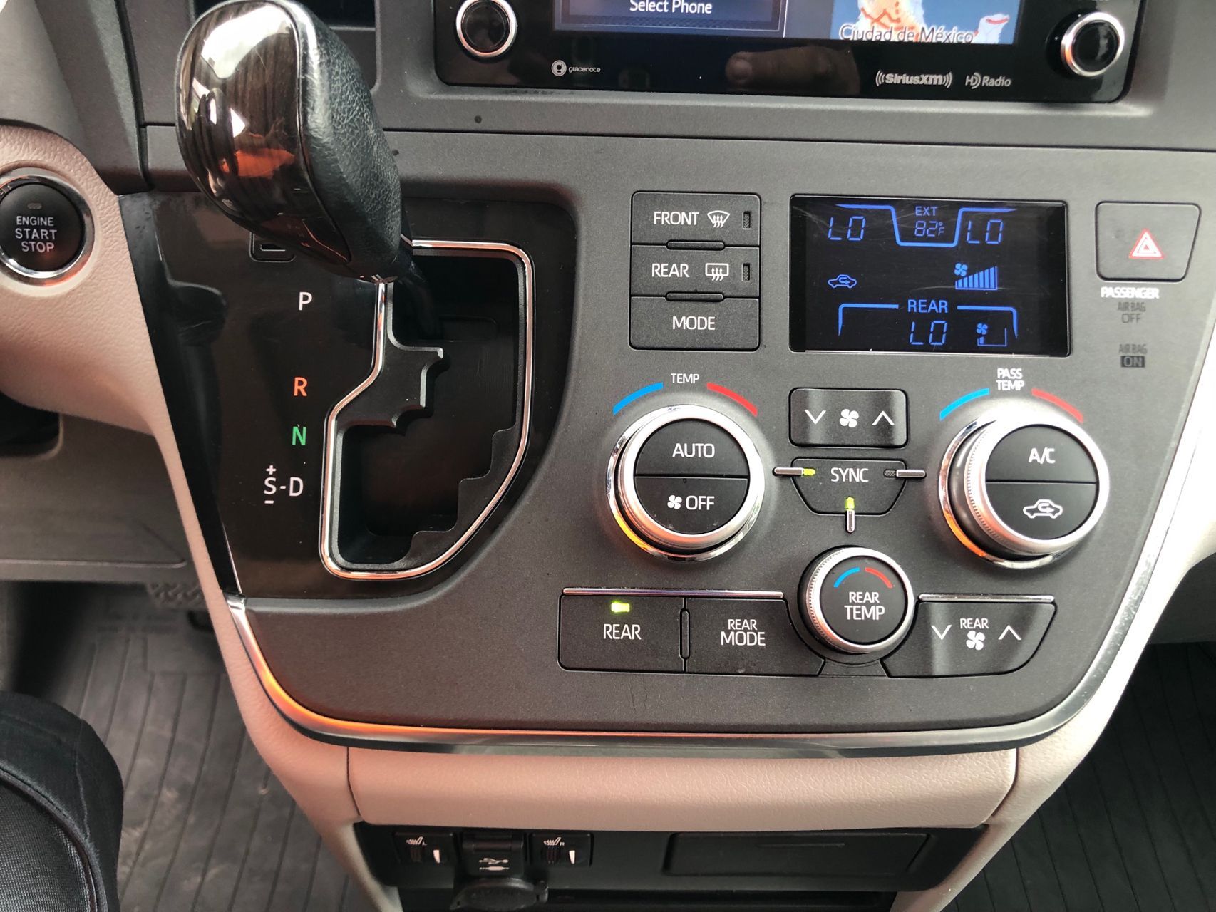 2018 Toyota Sienna XLE Limited Premium photo 21