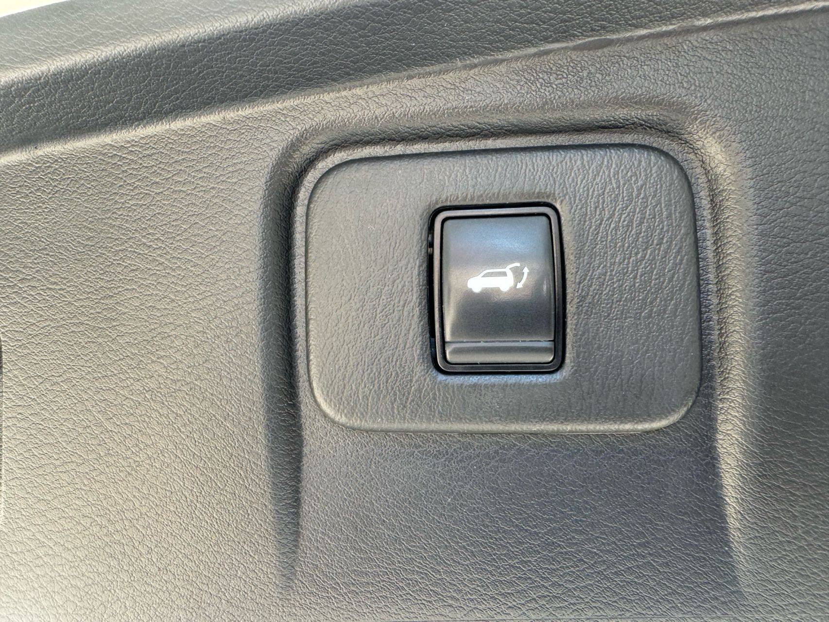 2023 Nissan Versa SV photo 39