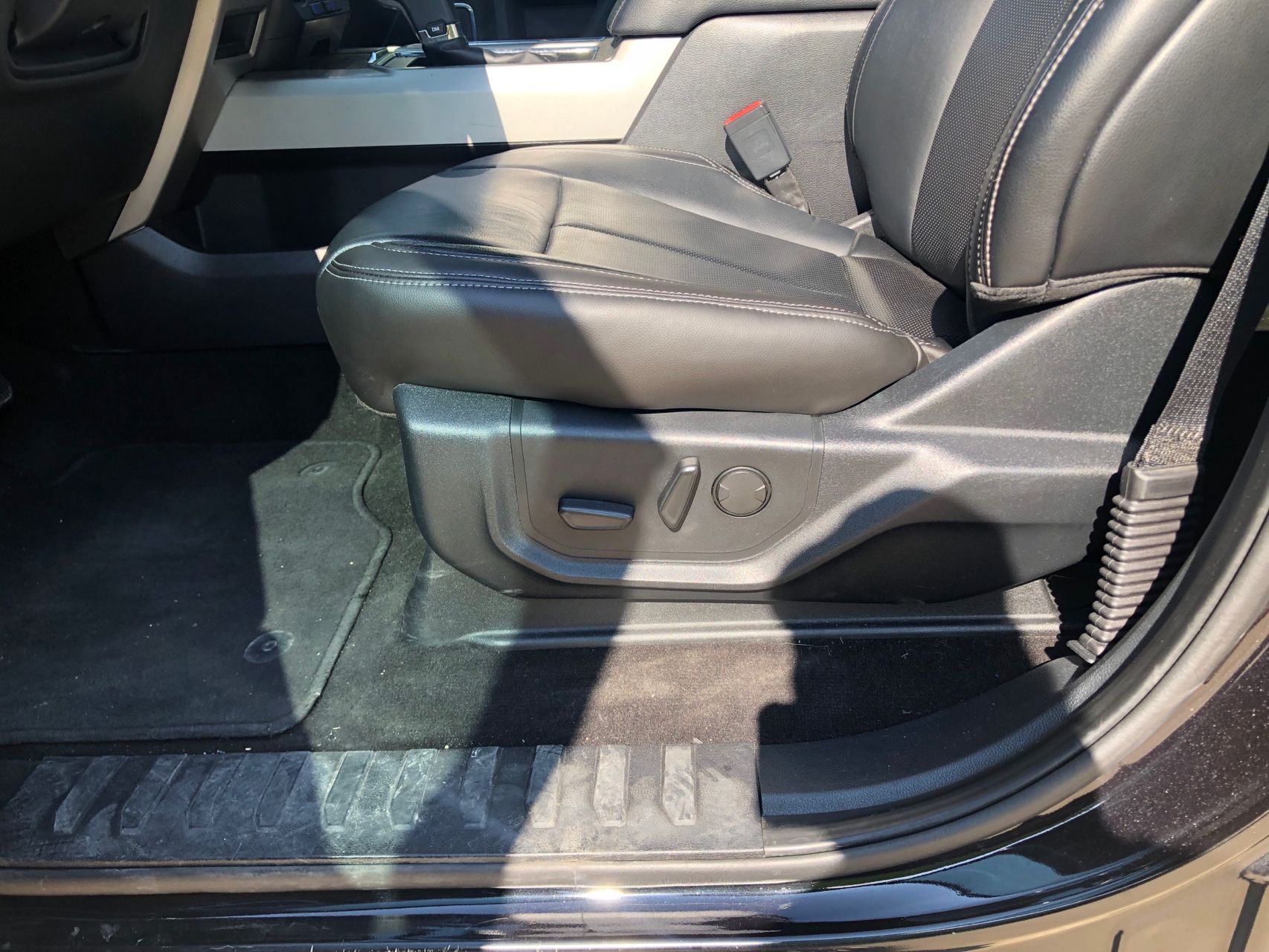 2019 Ford F-150 Lariat photo 11