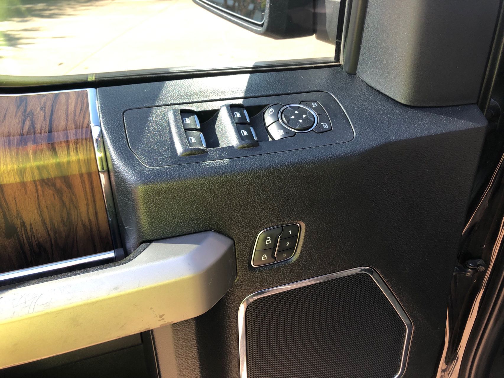 2019 Ford F-150 Lariat photo 9