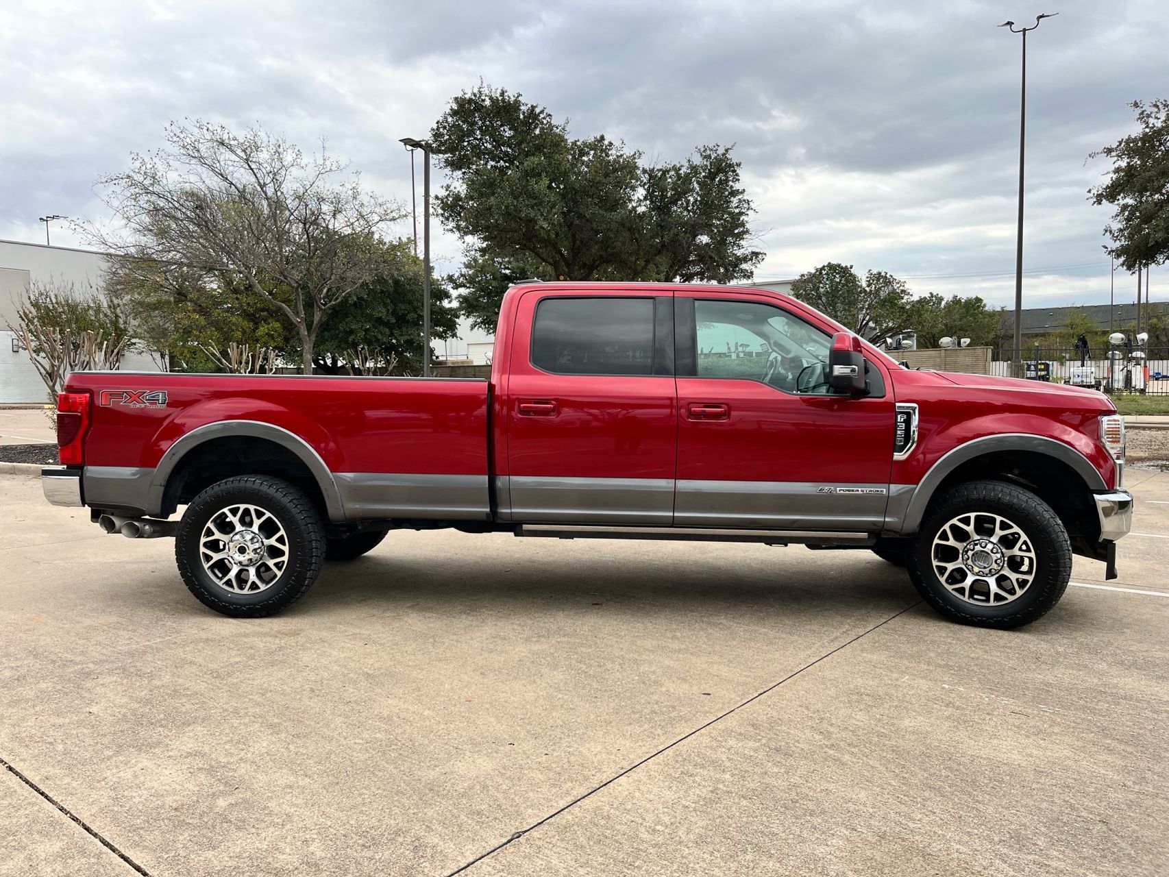 2021 Ford F-350 Lariat photo 4