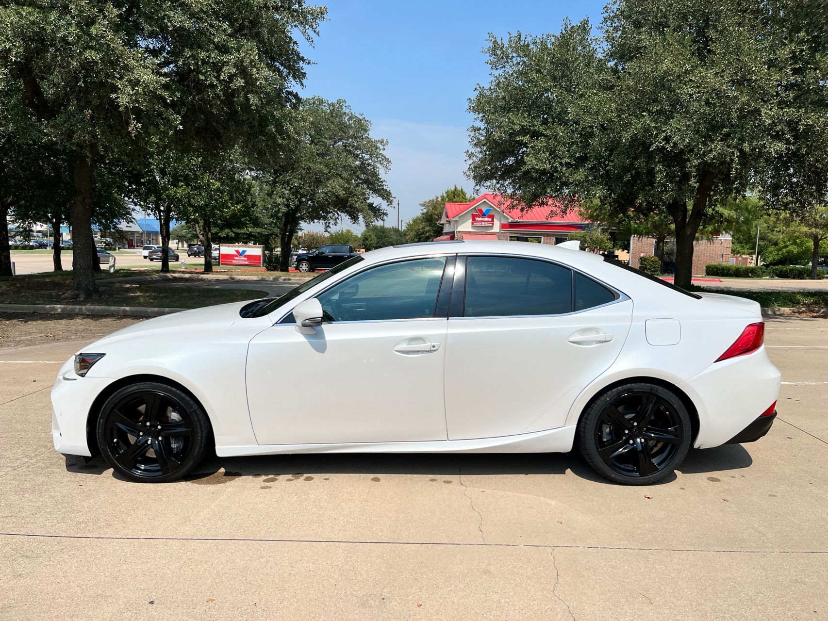 2019 Lexus IS 300 photo 9