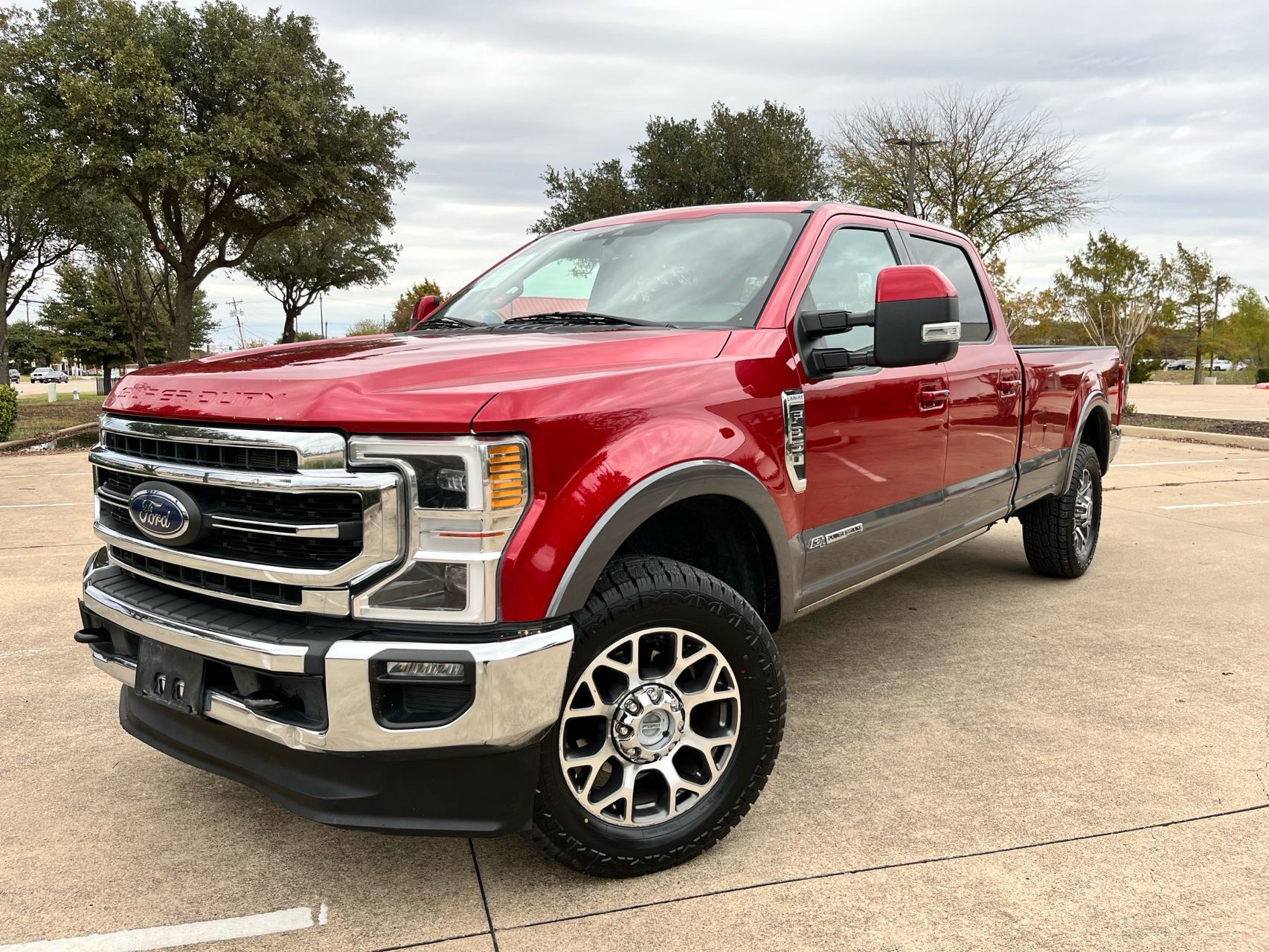 2021 Ford F-350 Super Duty Lariat's photo