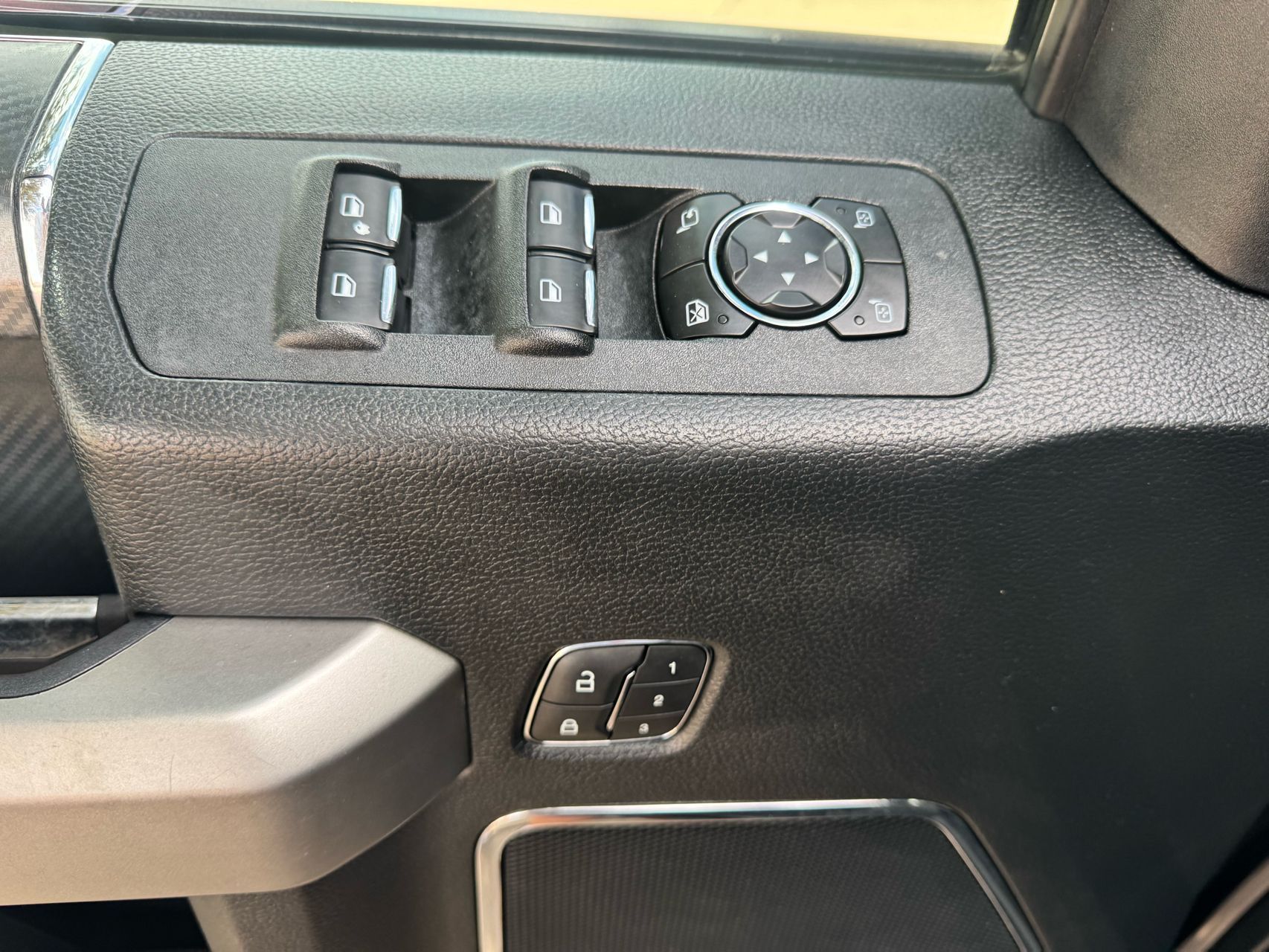 2020 Ford F-150 Lariat photo 44