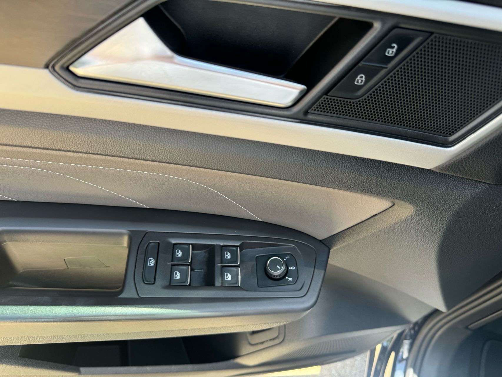 2020 Volkswagen Atlas S photo 42