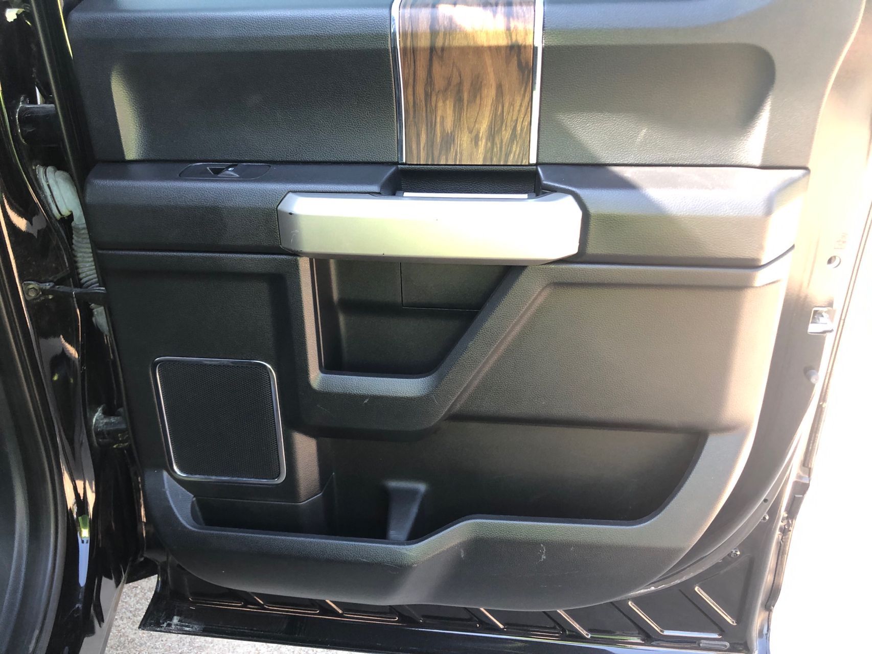 2019 Ford F-150 Lariat photo 16