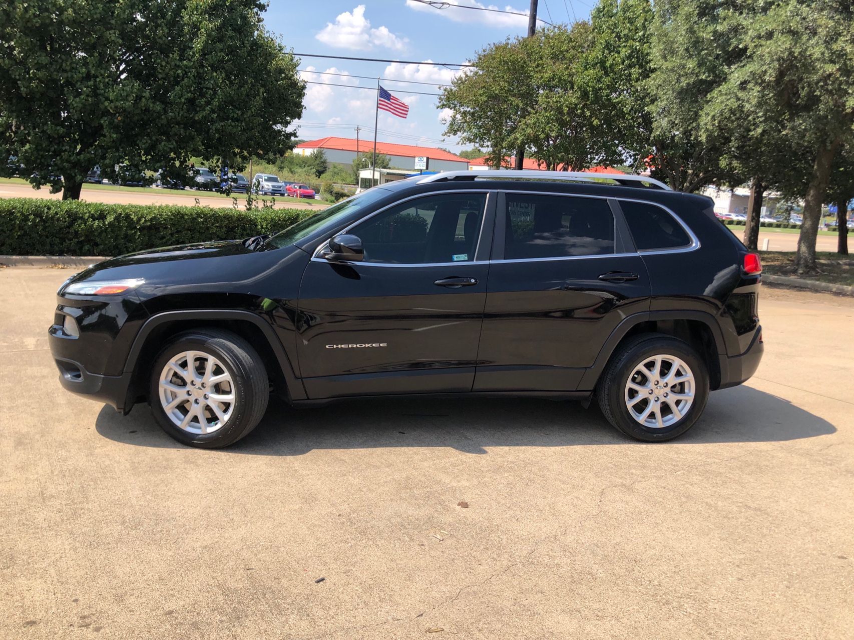 2018 Jeep Cherokee Latitude photo 2