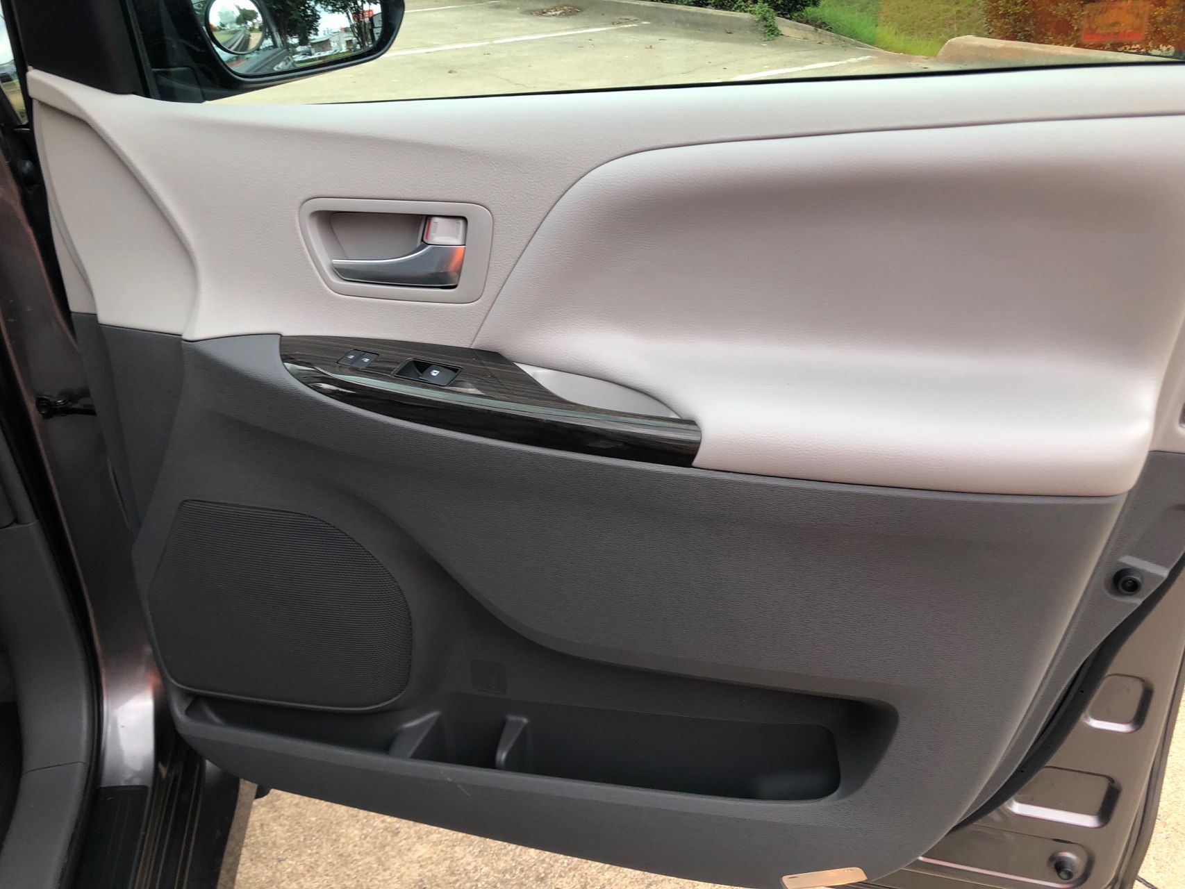 2018 Toyota Sienna XLE Limited Premium photo 15