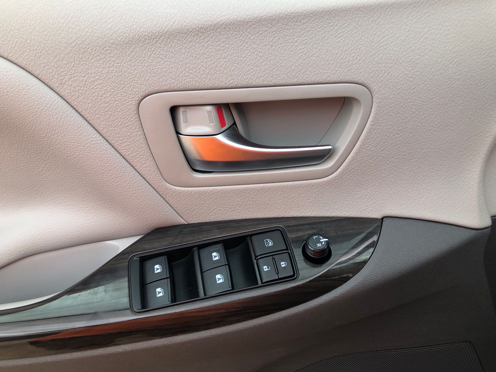 2018 Toyota Sienna XLE Limited Premium photo 12
