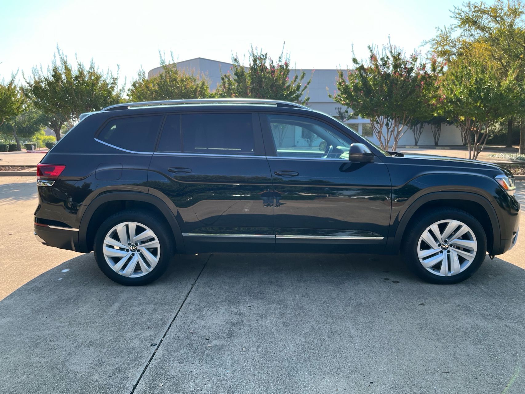 2021 Volkswagen Atlas SEL photo 4