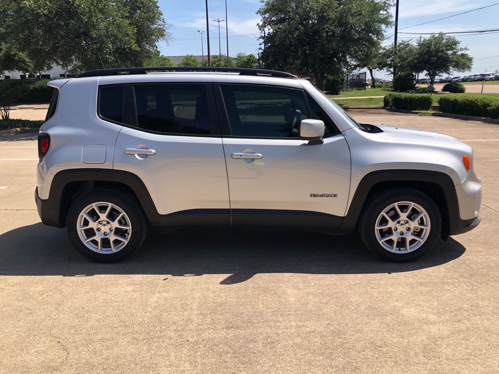 2021 Jeep Renegade Latitude photo 2