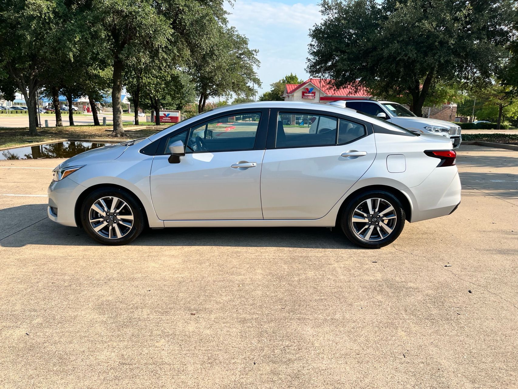 2023 Nissan Versa SV photo 9