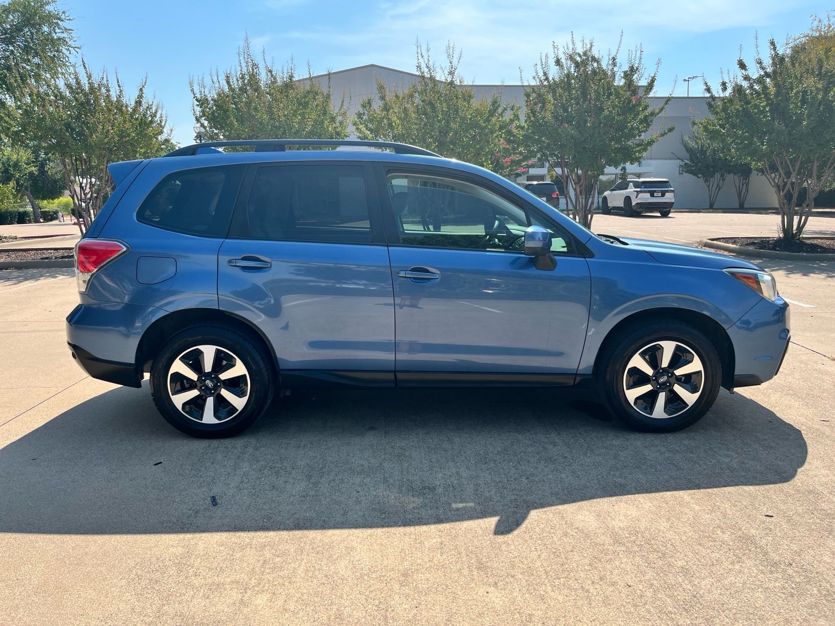 2017 Subaru Forester 2.5i Premium photo 2