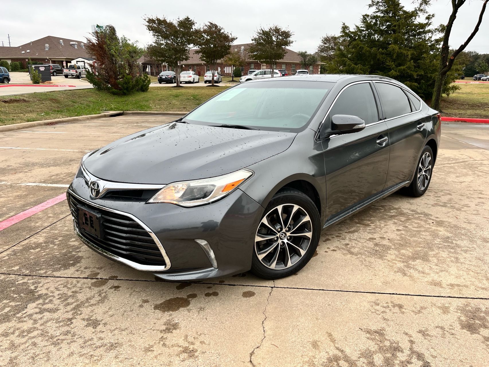 2016 Toyota Avalon XLE's photo