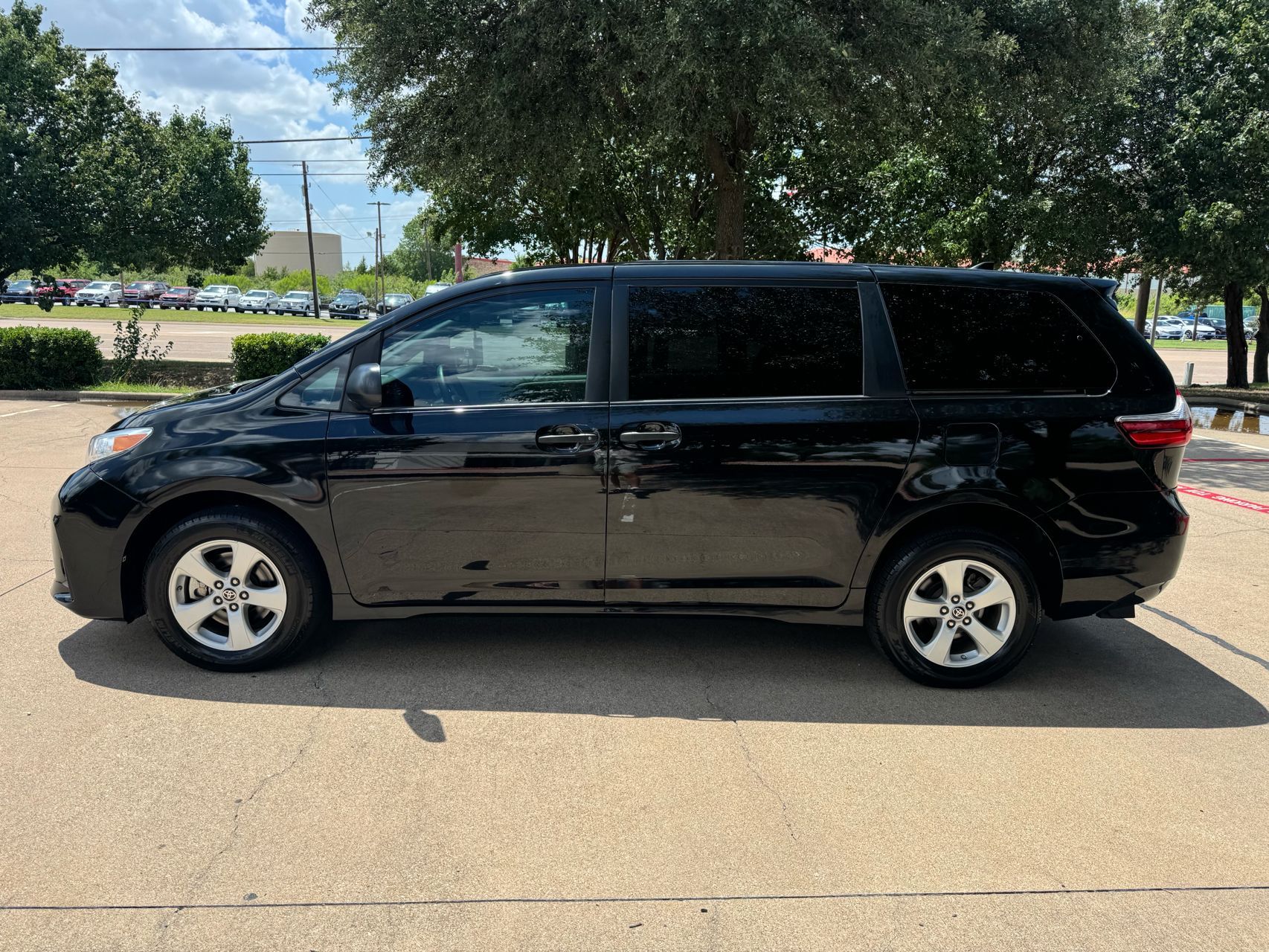 2018 Toyota Sienna XLE Limited Premium photo 30