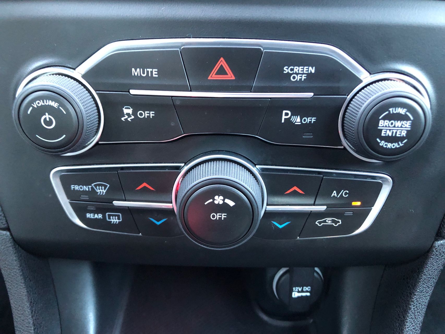 2018 Dodge Charger SXT photo 22