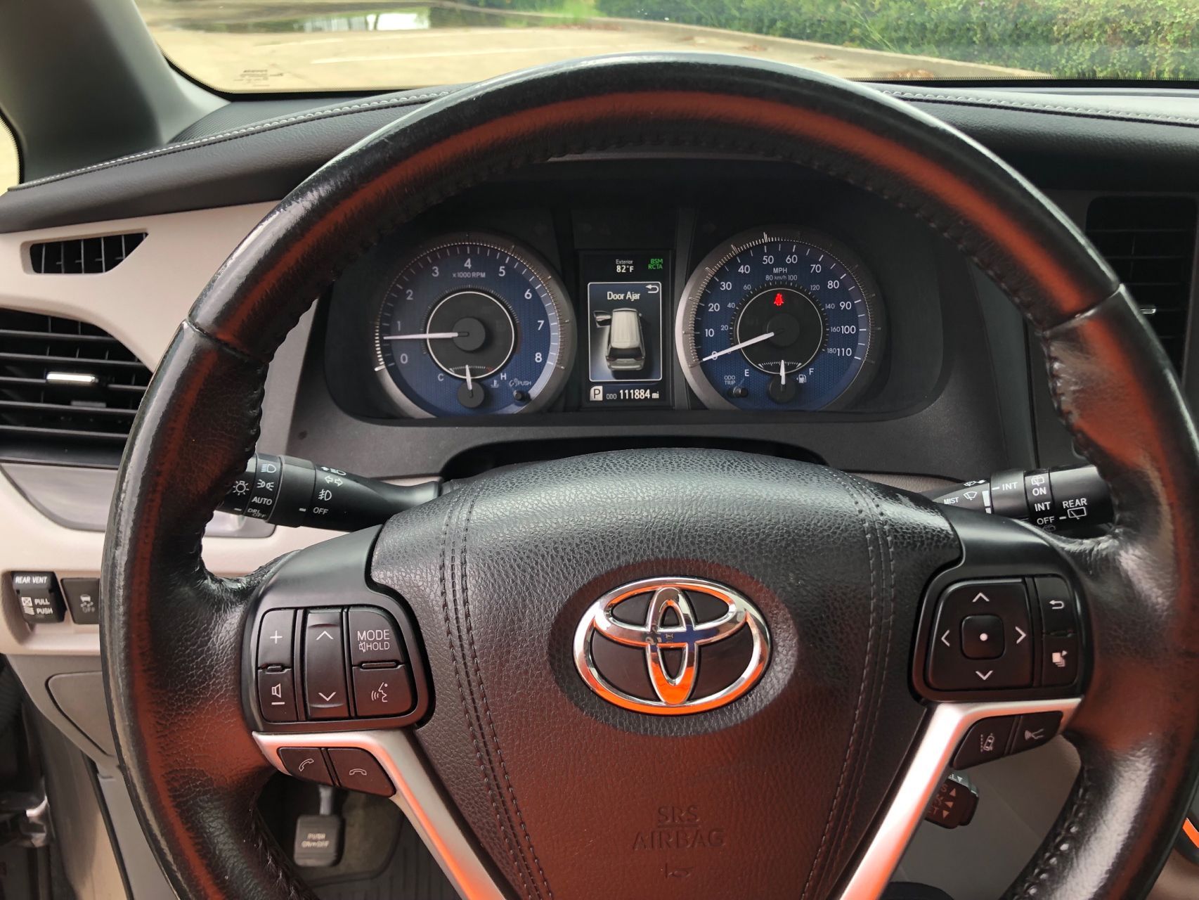 2018 Toyota Sienna XLE Limited Premium photo 26