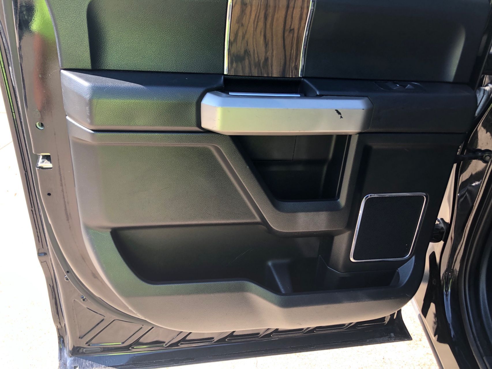 2019 Ford F-150 Lariat photo 17