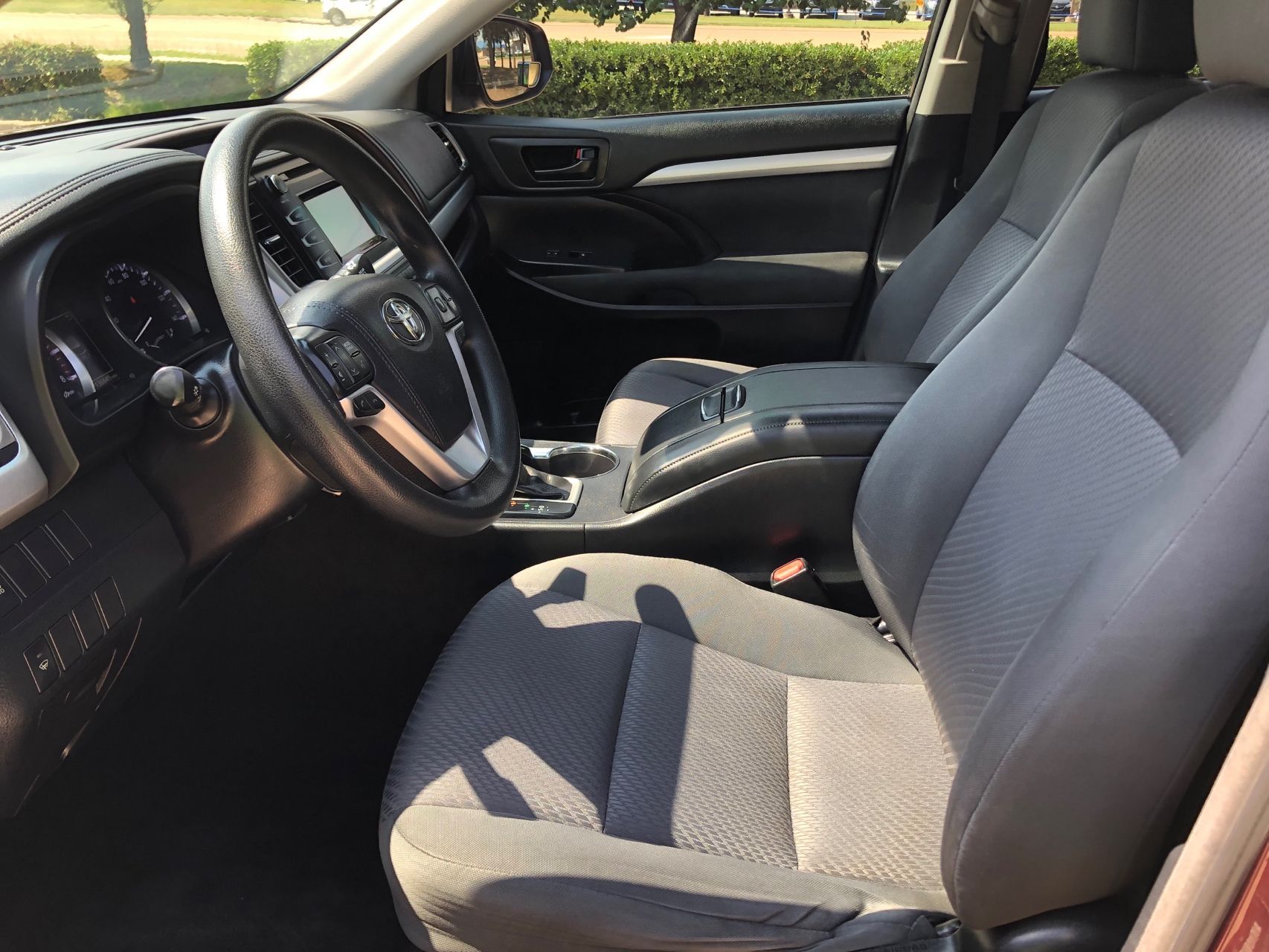 2017 Toyota Highlander LE Plus photo 12